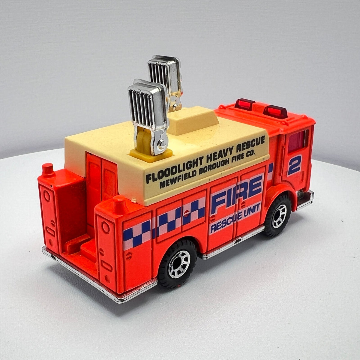 Matchbox Mack Auxiliary Power Truck Orange Red Floodlight LOOSE