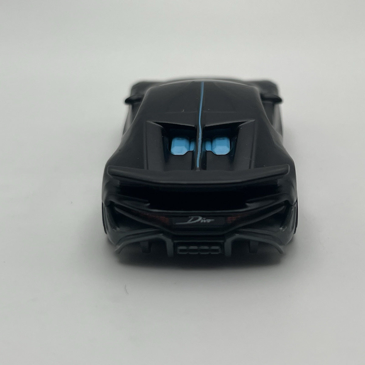 2019-2021 Bugatti Divo Collectible 1/64 Scale Diecast Diorama Model
