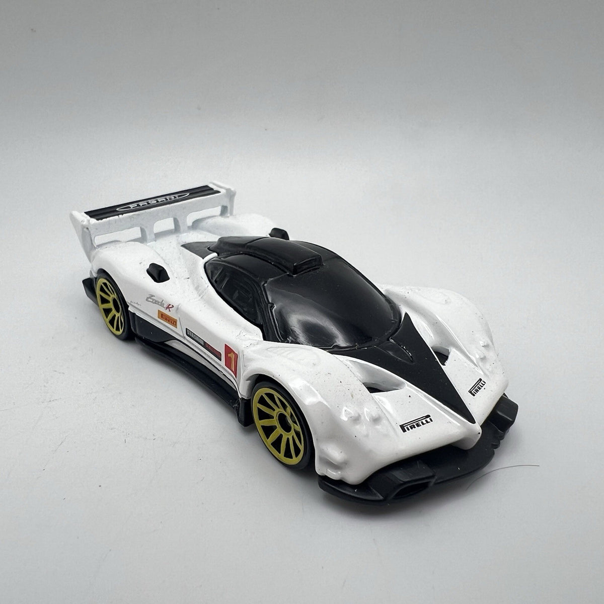 2009-2011 Pagani Zonda R Collectible 1/64 Scale Diecast Diorama Model