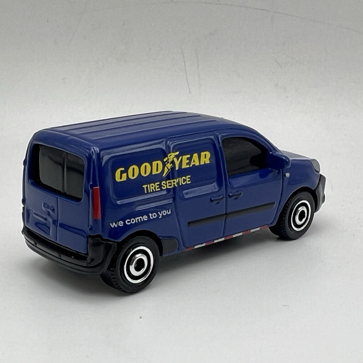 2018 18 Renault Kangoo Express Collectible 1/64 Scale Diecast Diorama Model