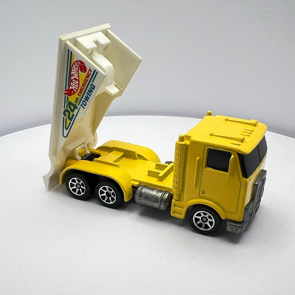 Hot Wheels Ramp Truck Yellow 24 HR Emergency Towing LOOSE 1/64