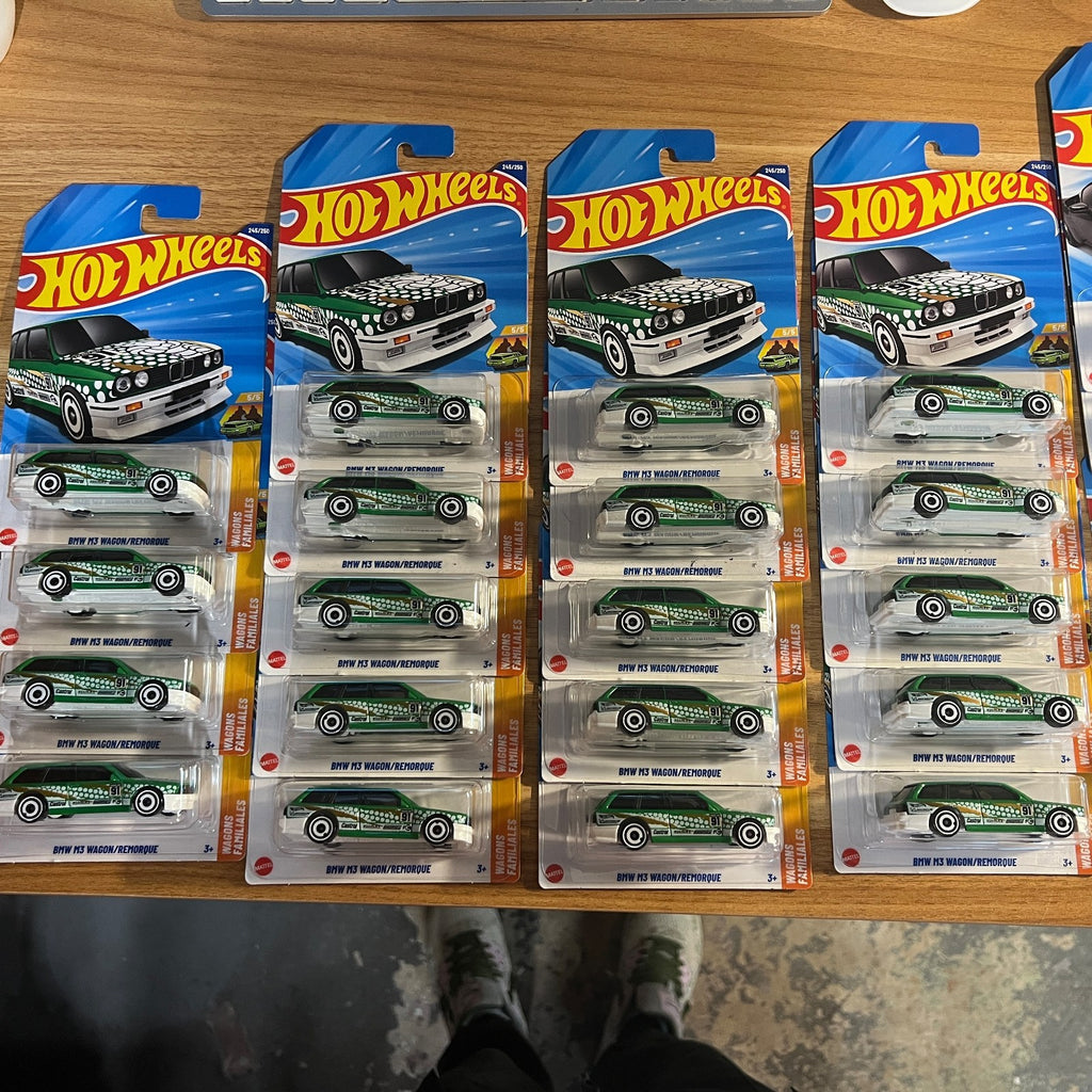 Hot Wheels BMW M3 Wagon 245/250 Wagons 5/5 Green Castrol French Card