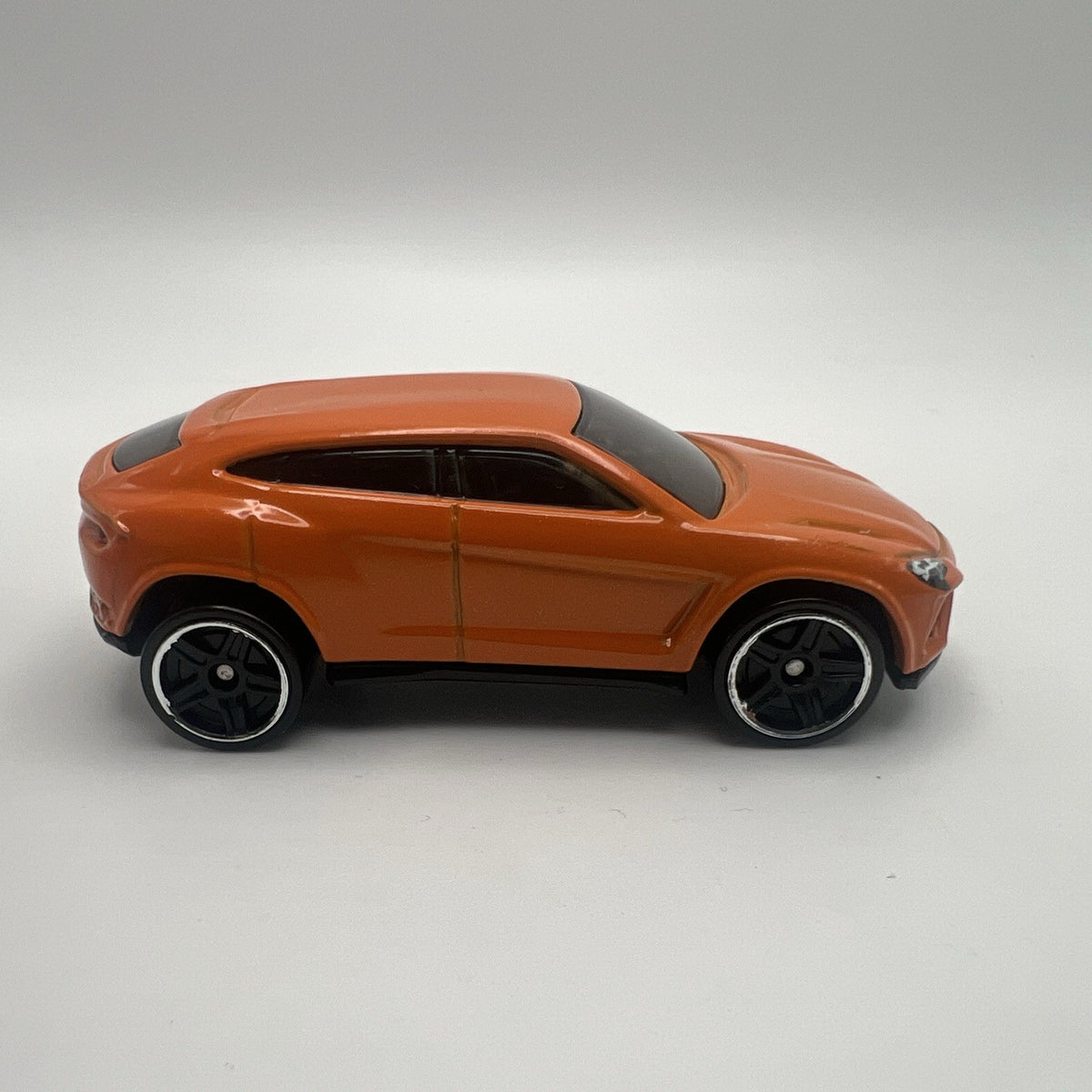 2012 12 Lamborghini Urus Concept Collectible 1/64 Scale Diecast Model