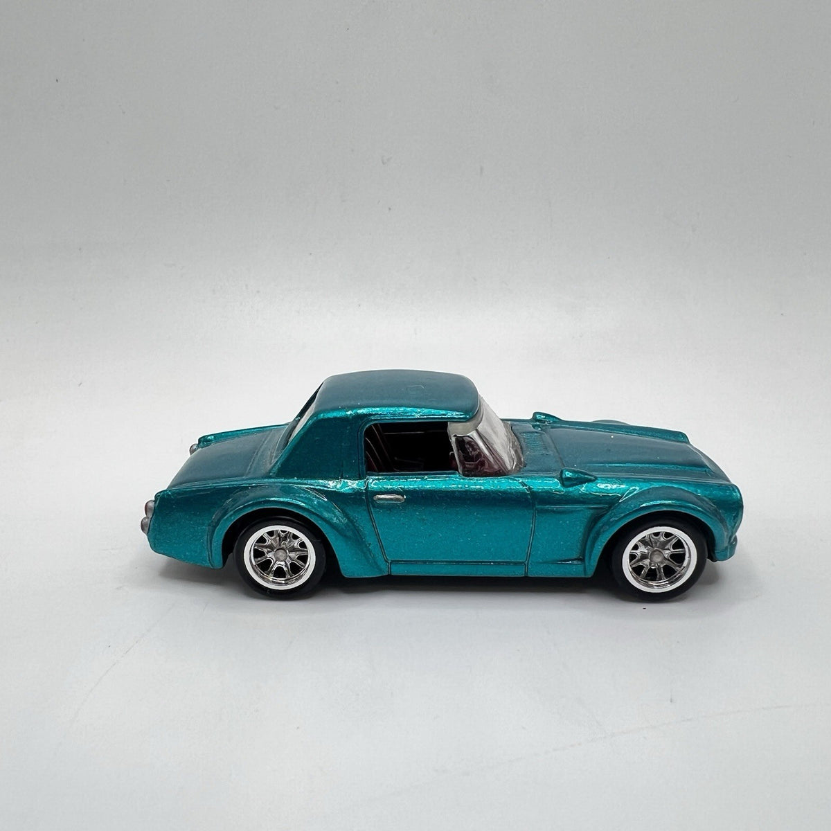 Hot Wheels  DATSUN FAIRLADY 2000 CUSTOM MADE Diecast Car 1:64