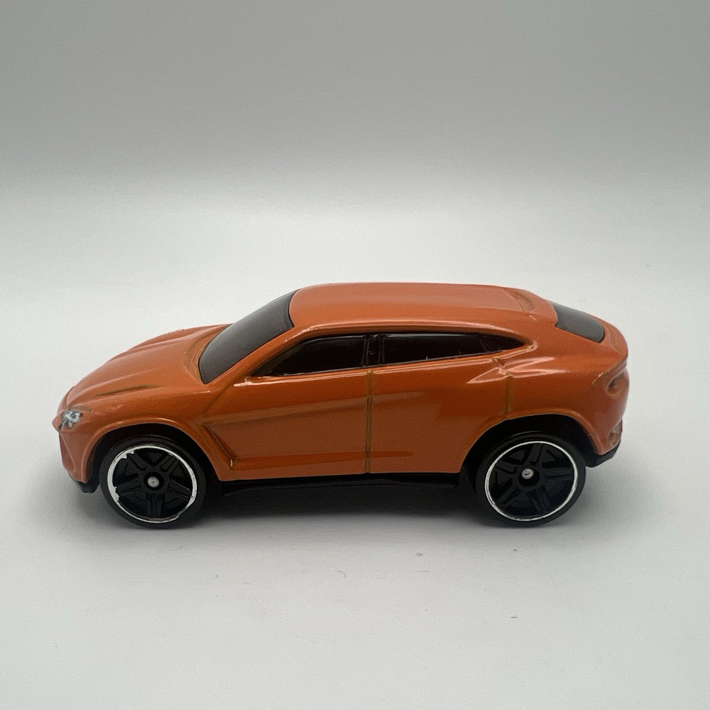 2012 12 Lamborghini Urus Concept Collectible 1/64 Scale Diecast Model