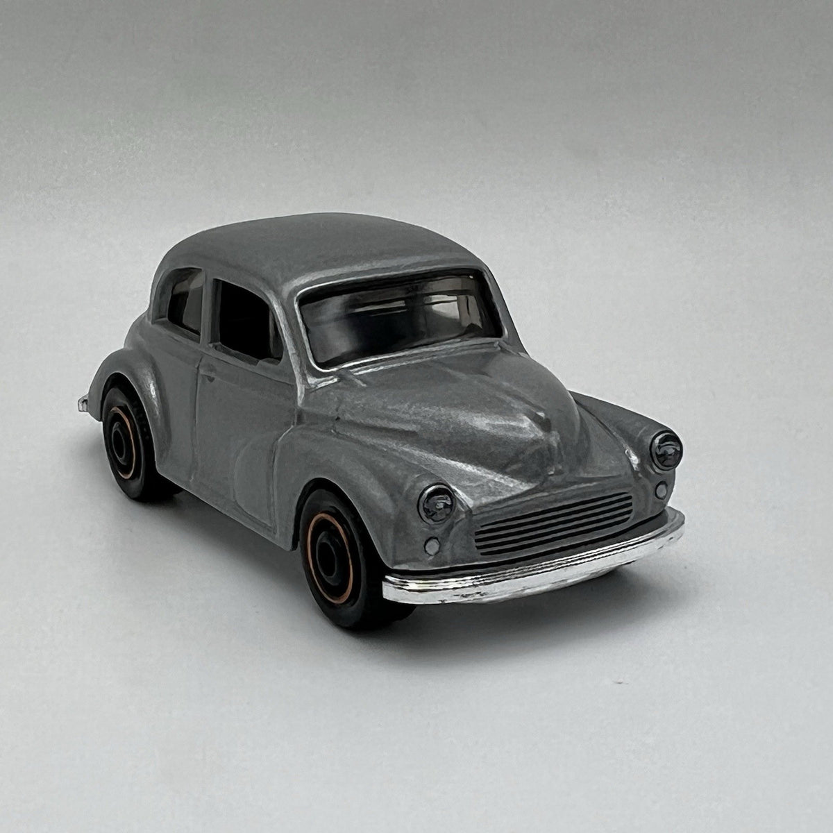 MORRIS MINOR SALOON 2 TWO DOOR 1:64 SCALE COLLECTIBLE DIORAMA DIECAST MODEL CAR