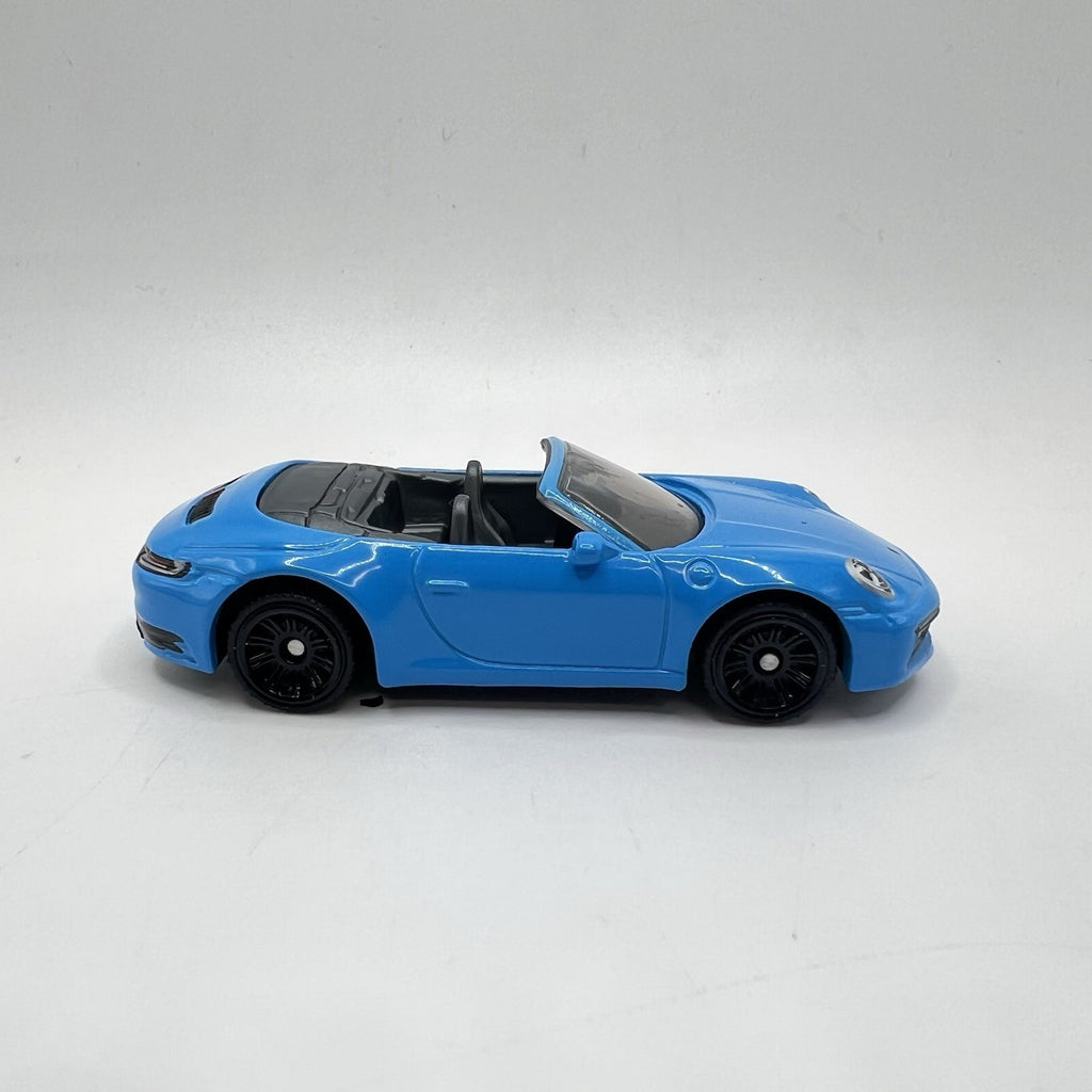 PORSCHE 911 CARRERA CABRIOLET Diorama Collectible DieCast Model Car 1:64 LOOSE