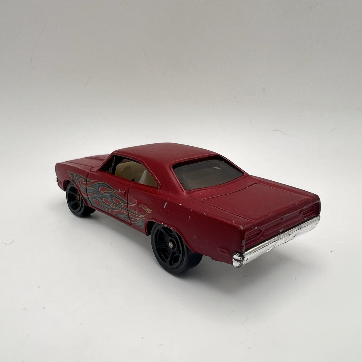 1970 70 Plymouth Road Runner Collectible 1/64 Scale Diecast Diorama Model