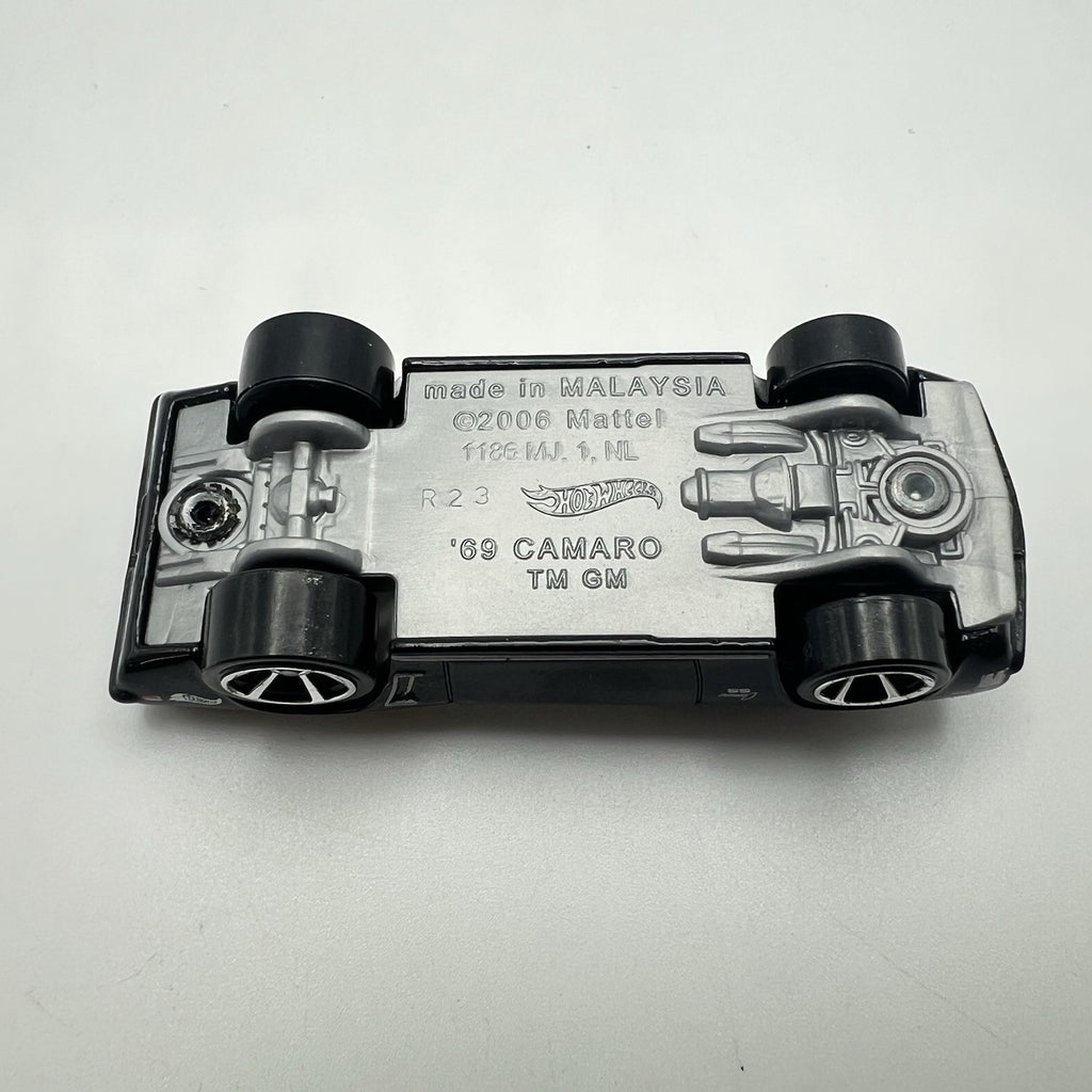 1969 69 Chevy Camaro SS Convertible Collectible 1/64 Scale Diecast Diorama Model