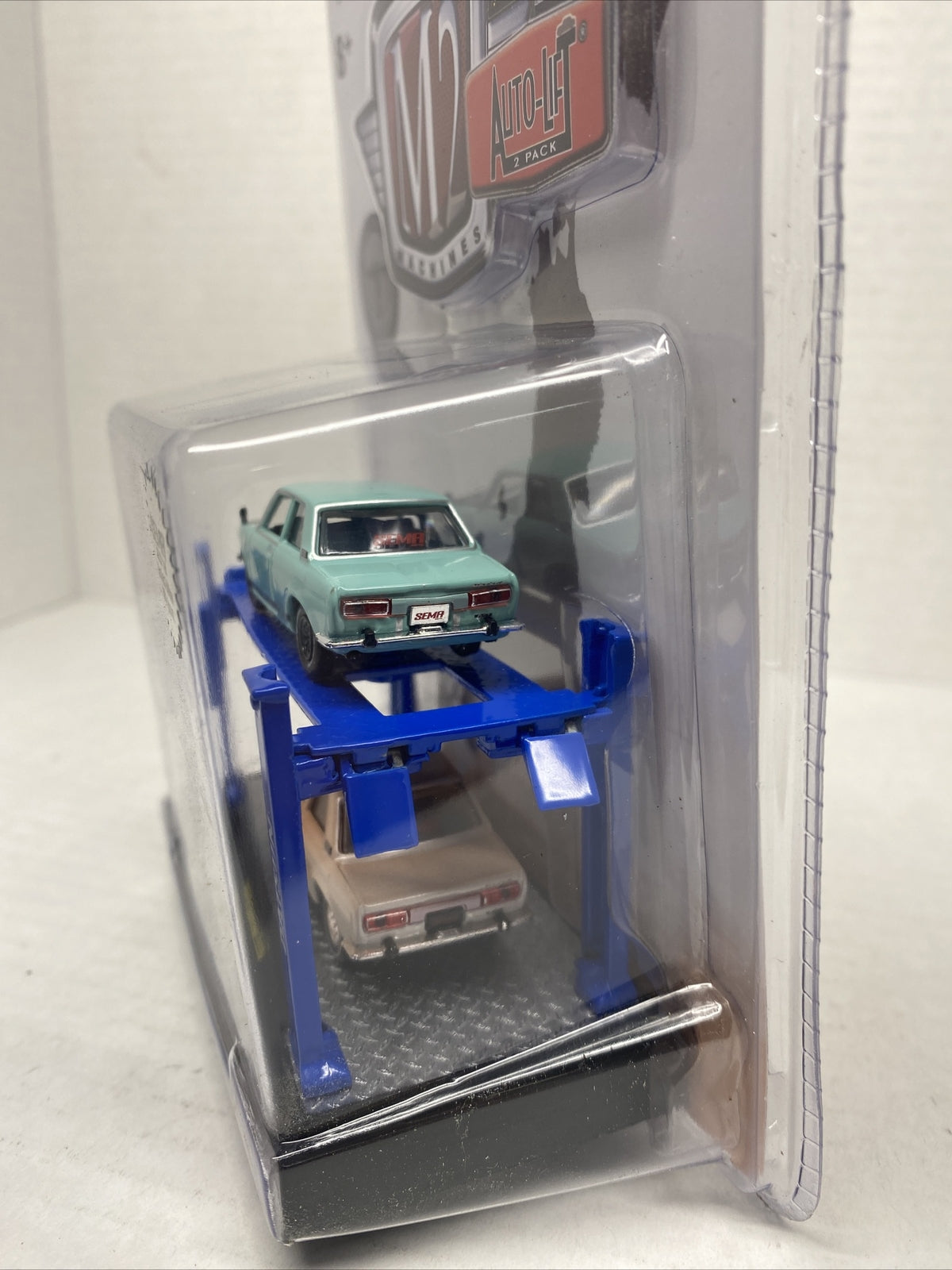 1/64th M2 Machines Auto Lift  2018 SEMA Edition 1970 Datsun 510 Set
