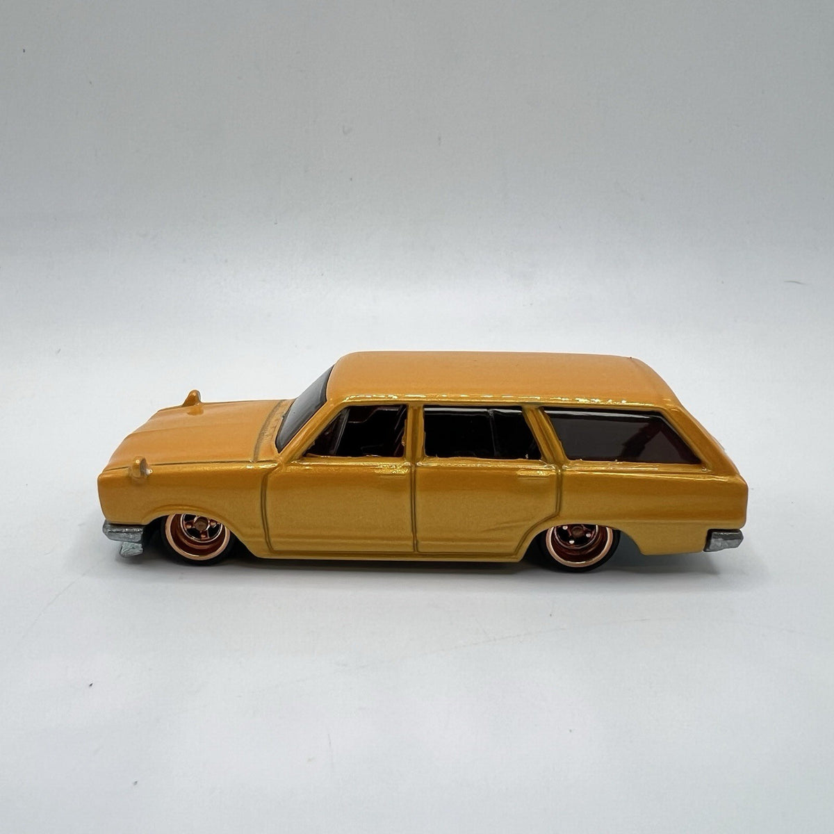 Custom Hot Wheels 69 Nissan Skyline Van With Real Riders