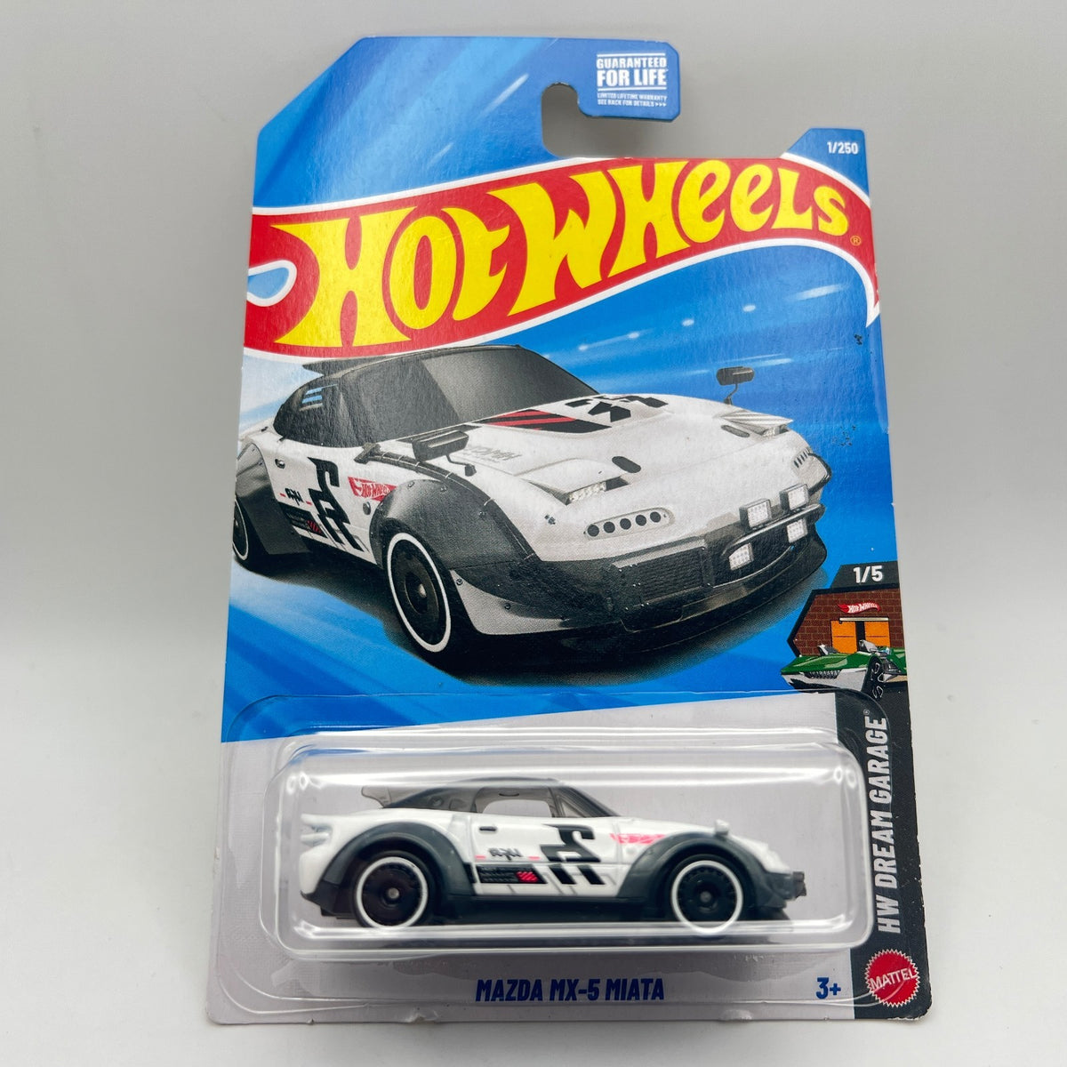 Hot Wheels Mazda MX-5 Miata White 1/250 HW Dream Garage 1/5 1:64 Diecast