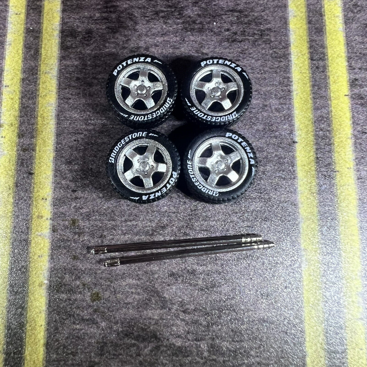 1/64 Scale 5 SPOKE Wheels With Rubbe Tires  For Hot Wheels Matchbox Tomica