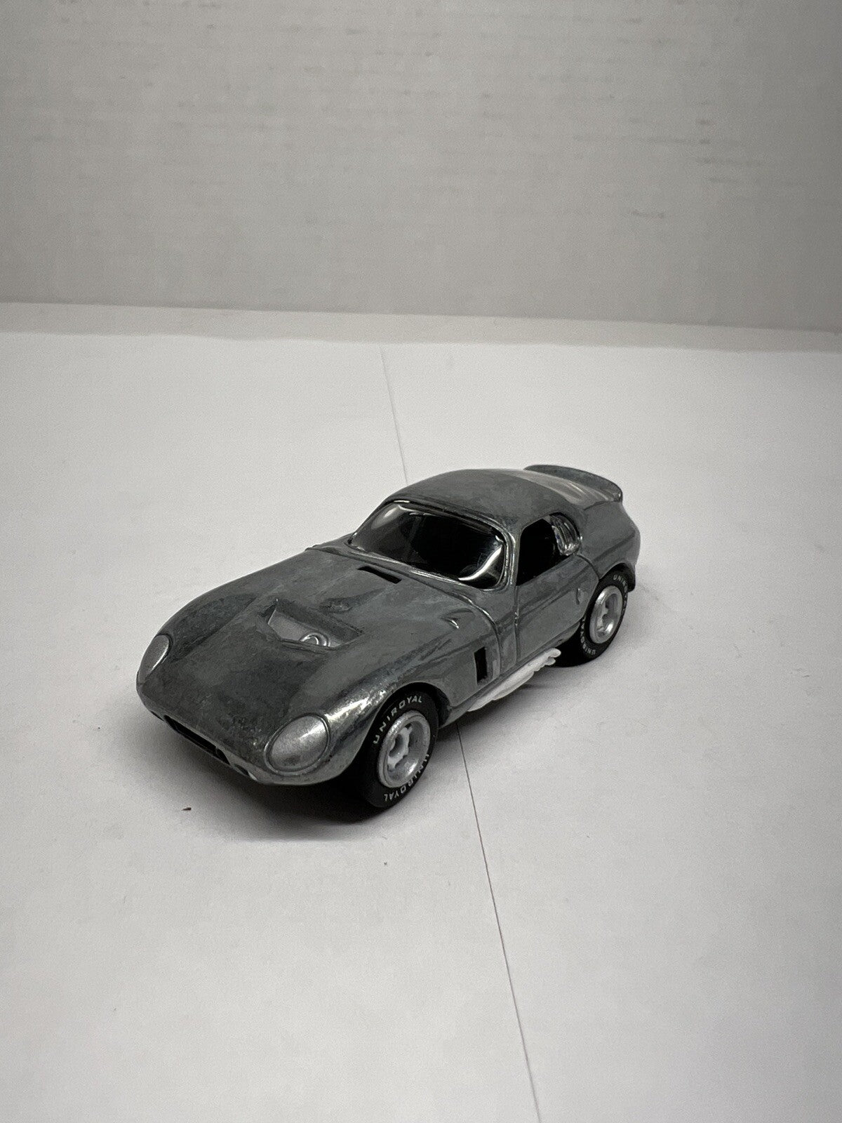 2007 MFG. Johnny Lightning Limited 1965 Shelby Cobra Daytona Classic gold