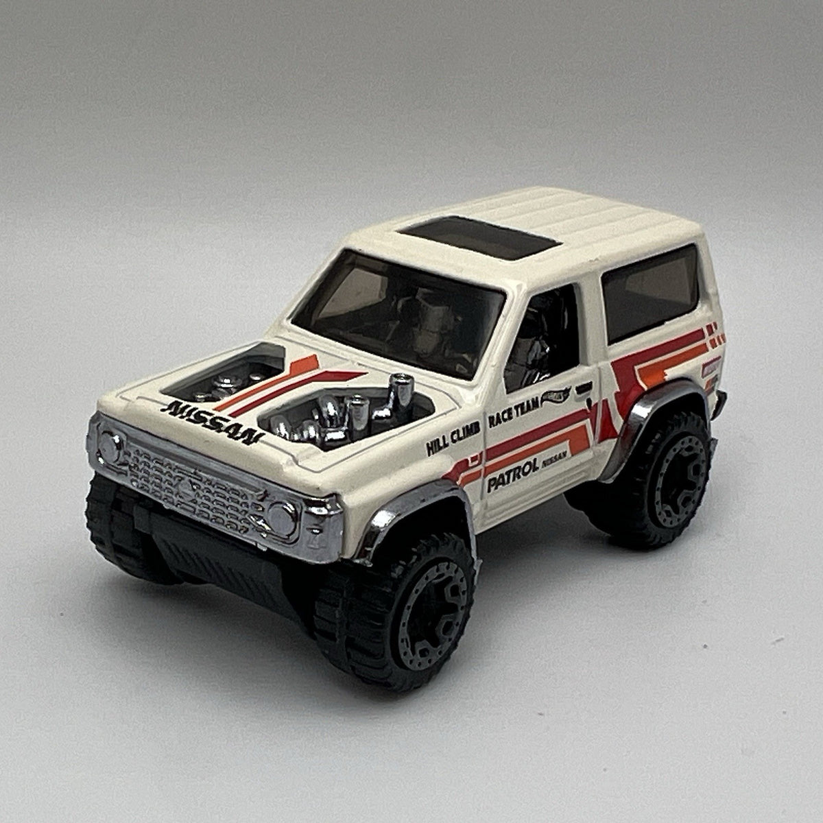 Hot Wheels Nissan Patrol Custom Off White 1:64 Diecast Diorama Model SUV #20