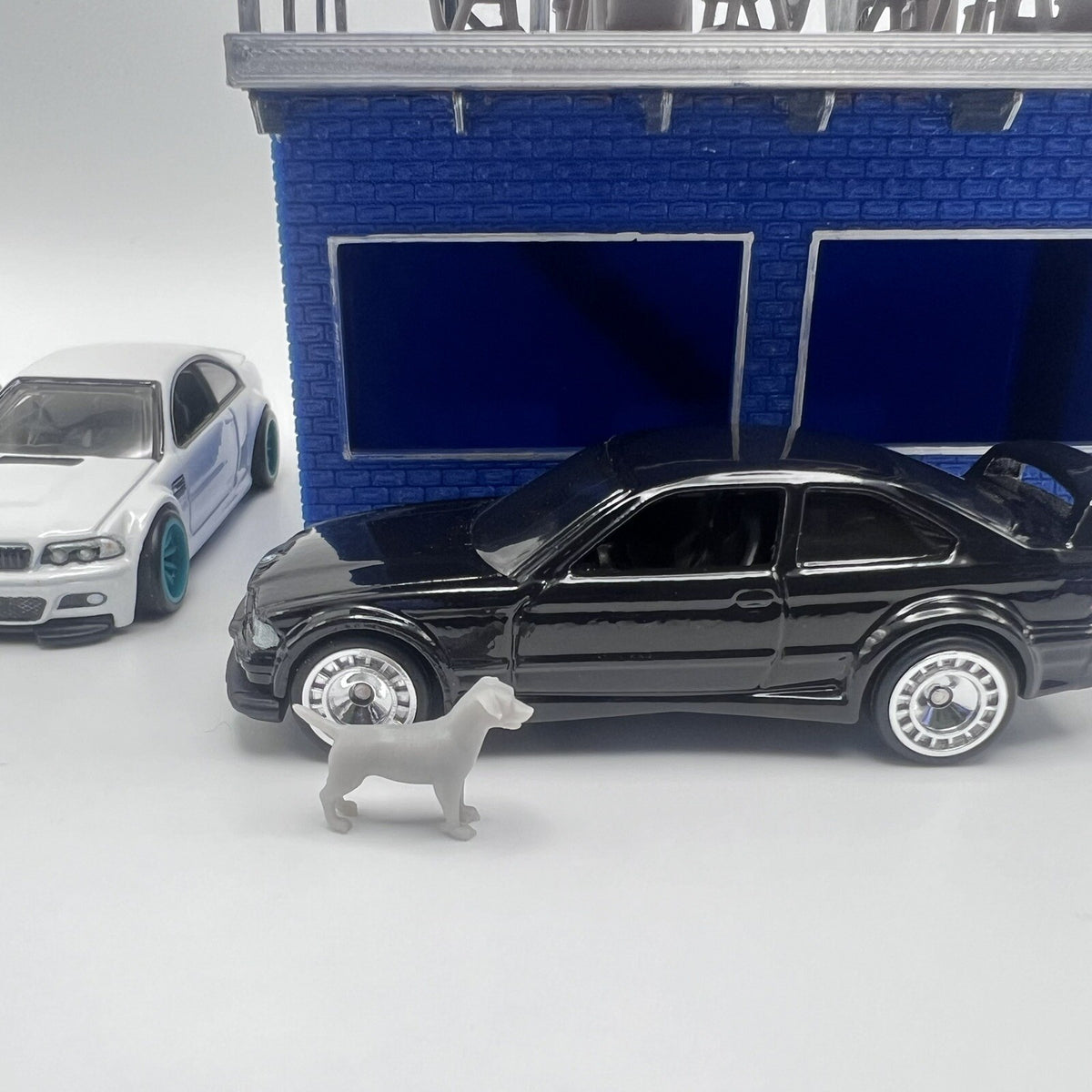 1:64 dog scene diorama figures, pack of 2