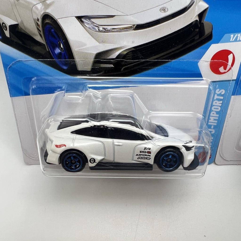 Hot Wheels 2026 Toyota Prius Variants (Roof Carrier & No Roof) Lot of 2 pcs NEW