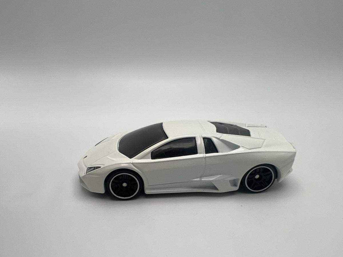 2007-2009 Lamborghini Reventon Collectible 1/64 Scale Diecast Model