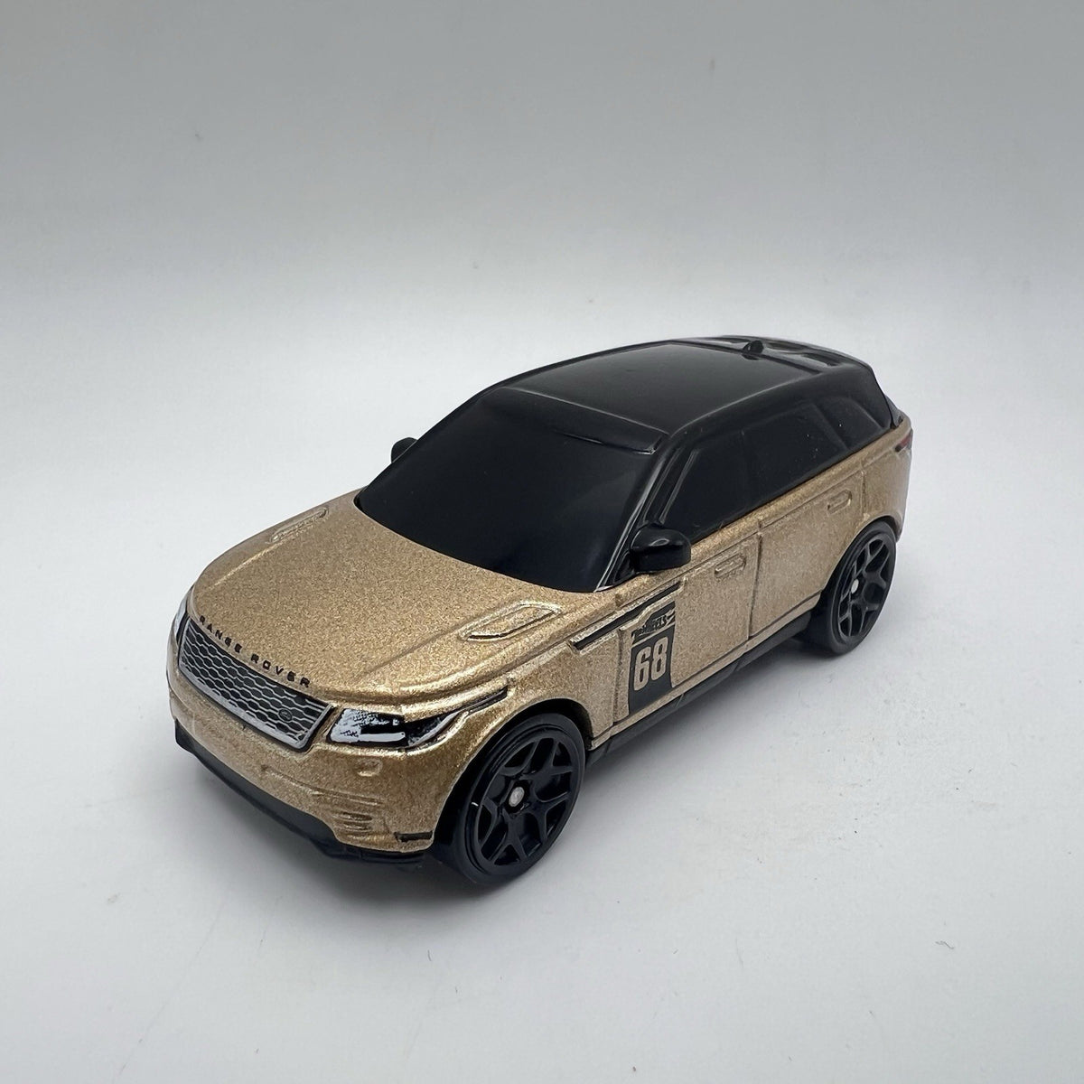 RANGE ROVER VELAR Diorama Collectible DieCast Model Truck 1:64 Gold LOOSE