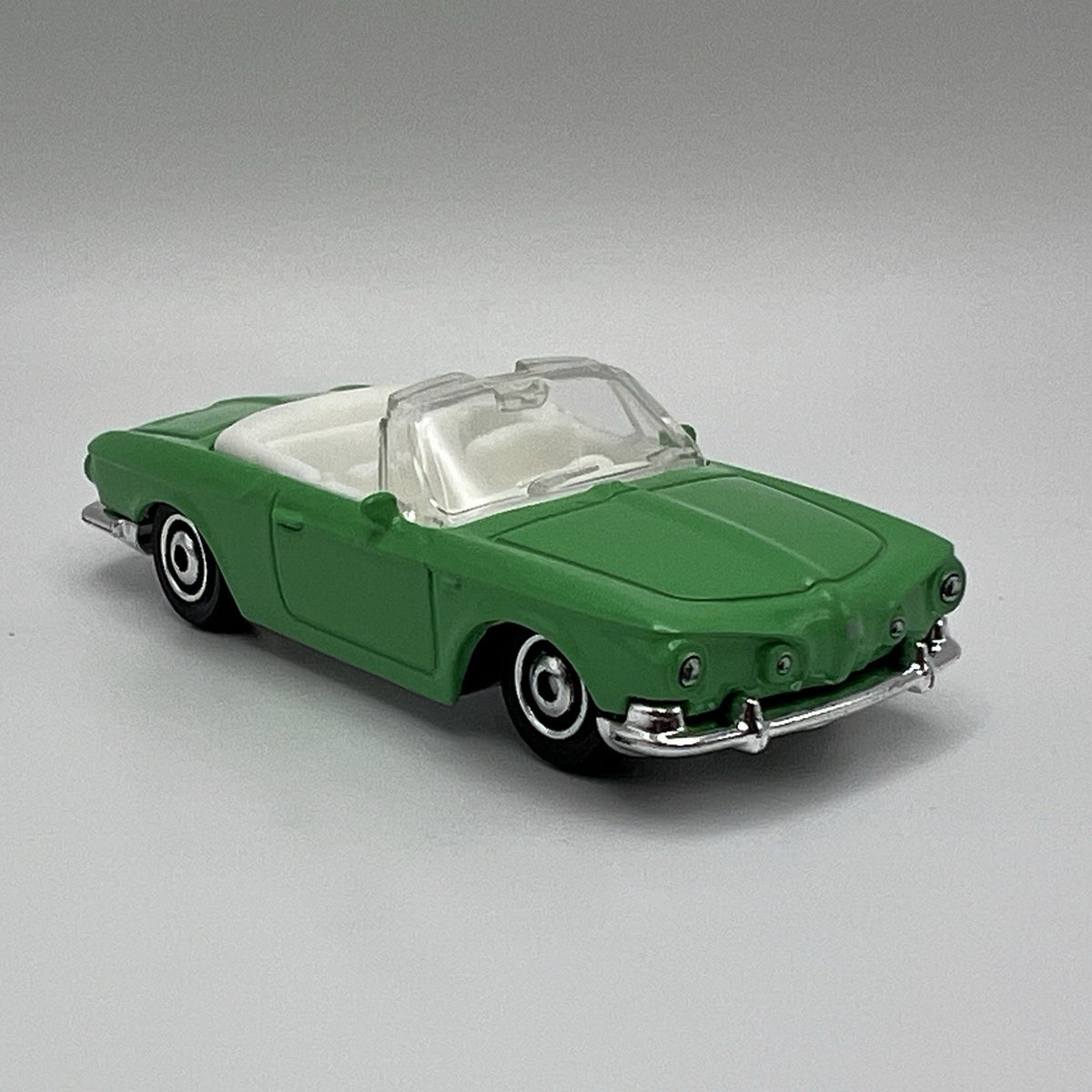1966 66 Volkswagen Karmann Ghia Type 34 Collectible 1/64 Scale Diecast Model