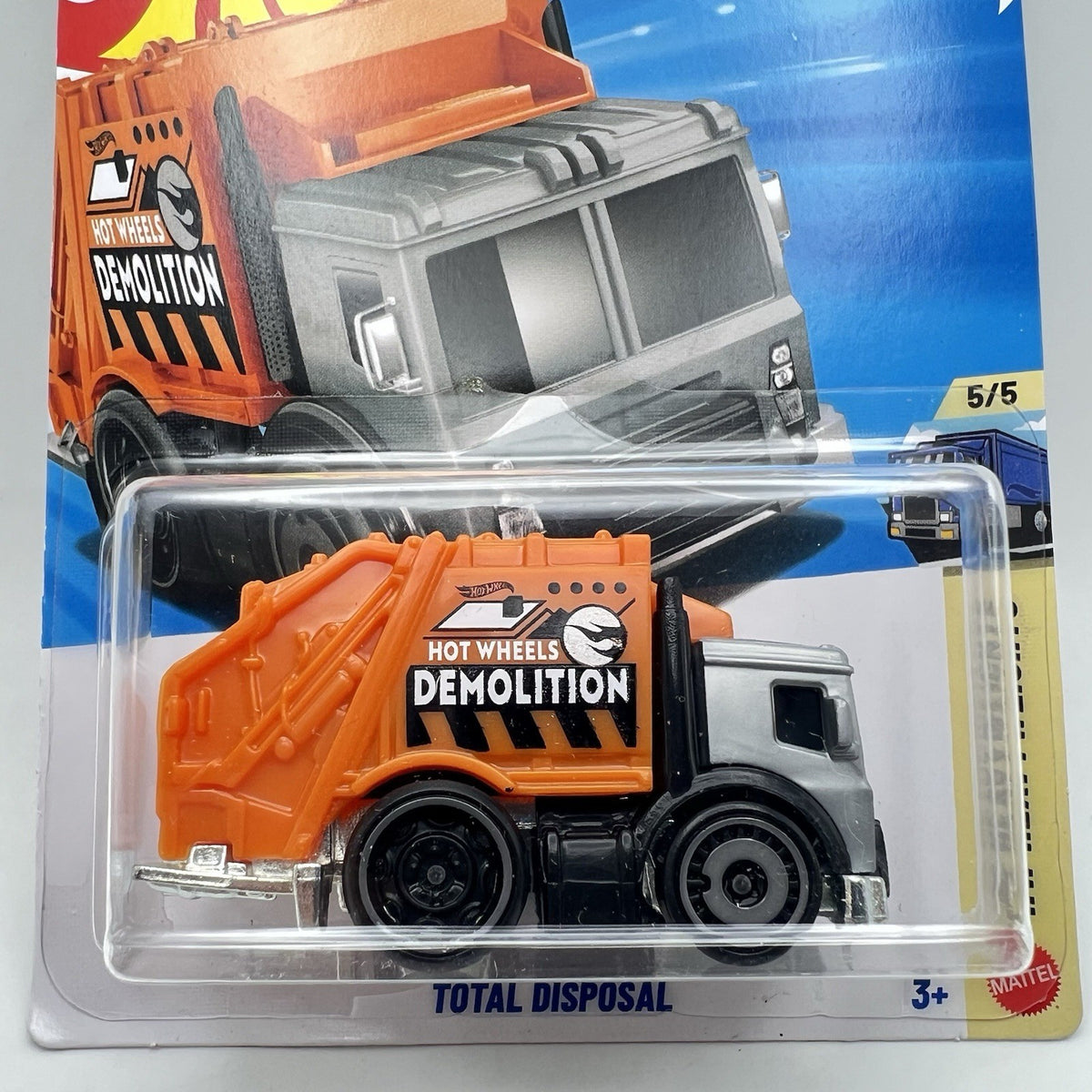 Hot Wheels Total Disposal Orange Garbage Truck Diecast 1:64 New On Card