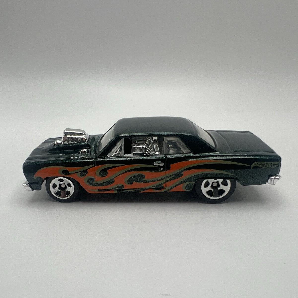 1964 64 Chevy Chevelle SS Collectible 1/64 Scale Diecast Diorama Model