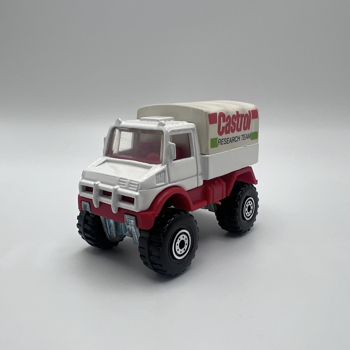 Hot Wheels 1990 Castrol Research Team Truck Hot Trucks 1:64 Scale Diecast