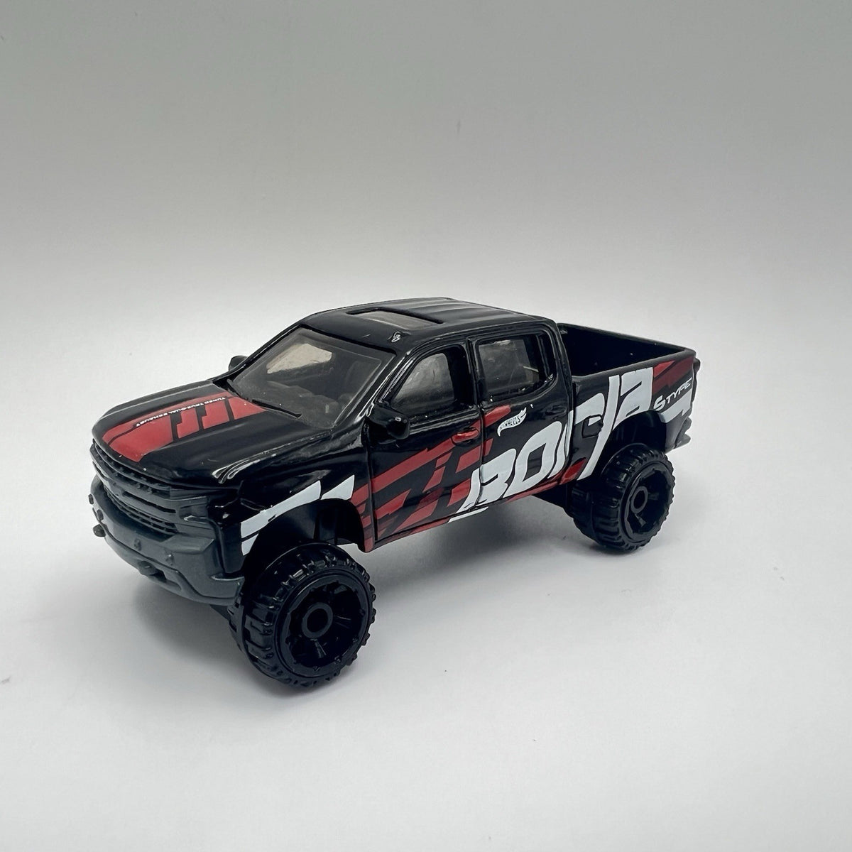 2019 19 Chevy Silverado Trail Boss Collectible 1/64 Scale Diecast Diorama Model