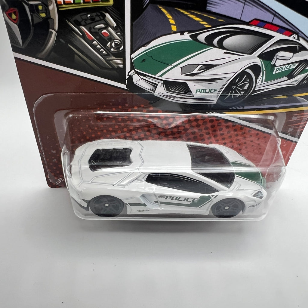 Hot Wheels Lamborghini Aventador Coupe White Green Police 4/5 2019 Intl Card
