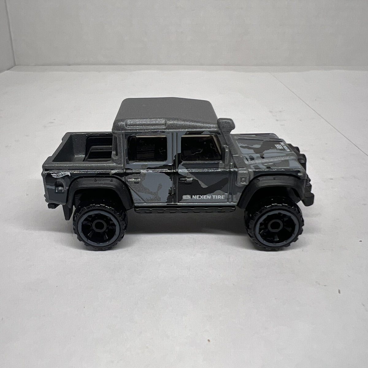 2018 Hot Wheels Loose Gray ‘15 Land Rover Defender Double Cab