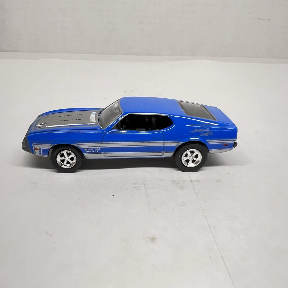 MotorMax 1/64 Die Cast 1971 Mustang Boss 351 American Graffiti Series II