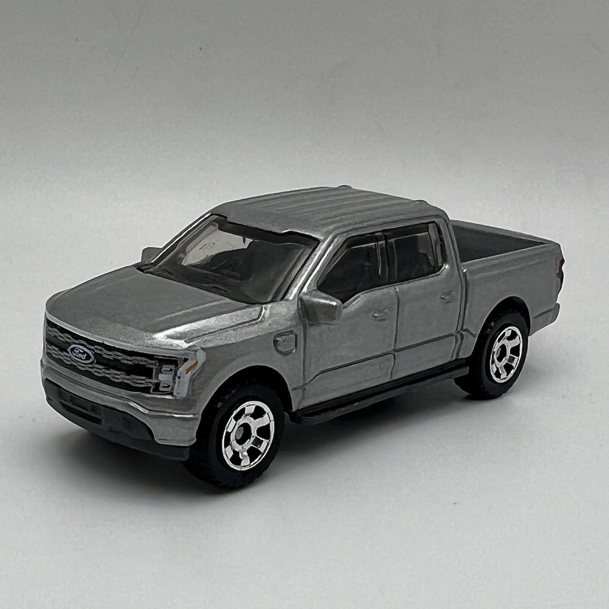 2022 22 Ford F-150 Lightning Collectible 1/64 Scale Diecast Diorama Model