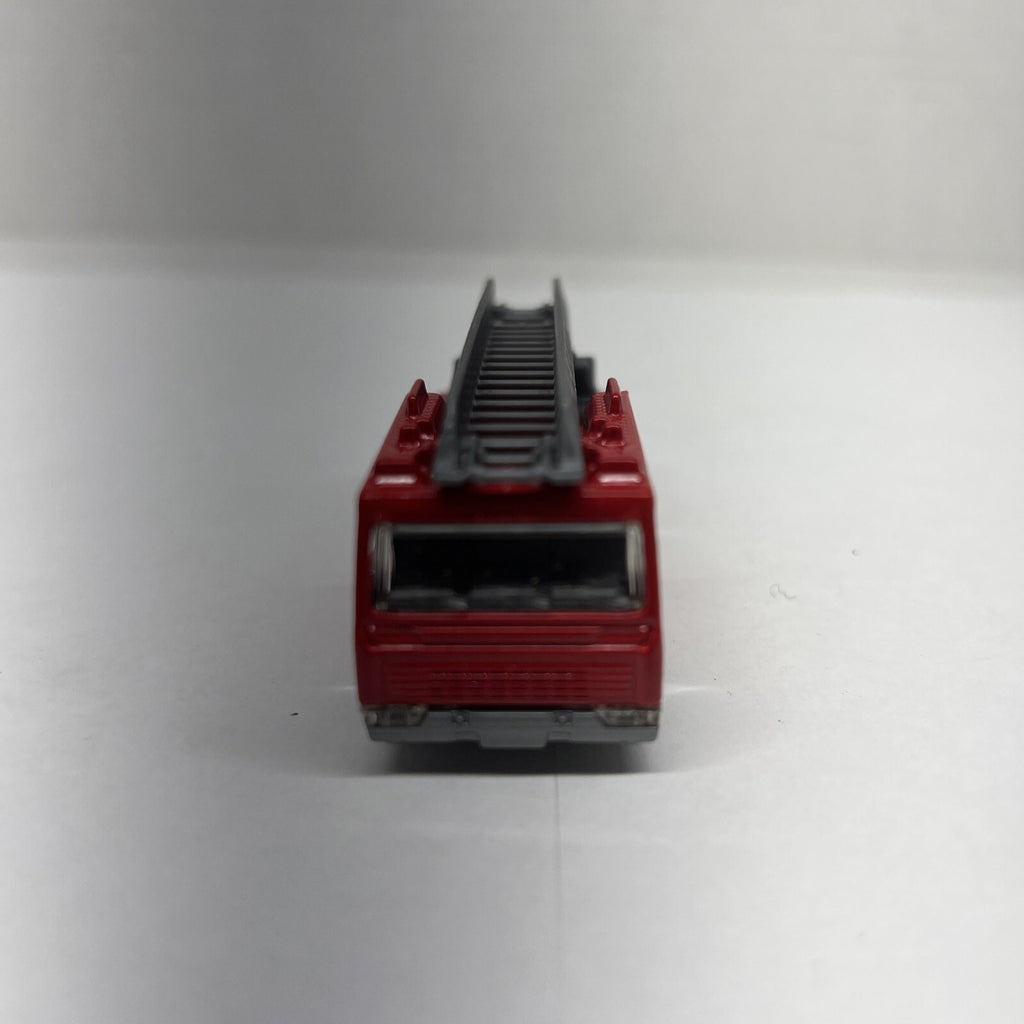 Matchbox Fire Engine MB698 2005 1:64 Scale Diecast Emergency Truck
