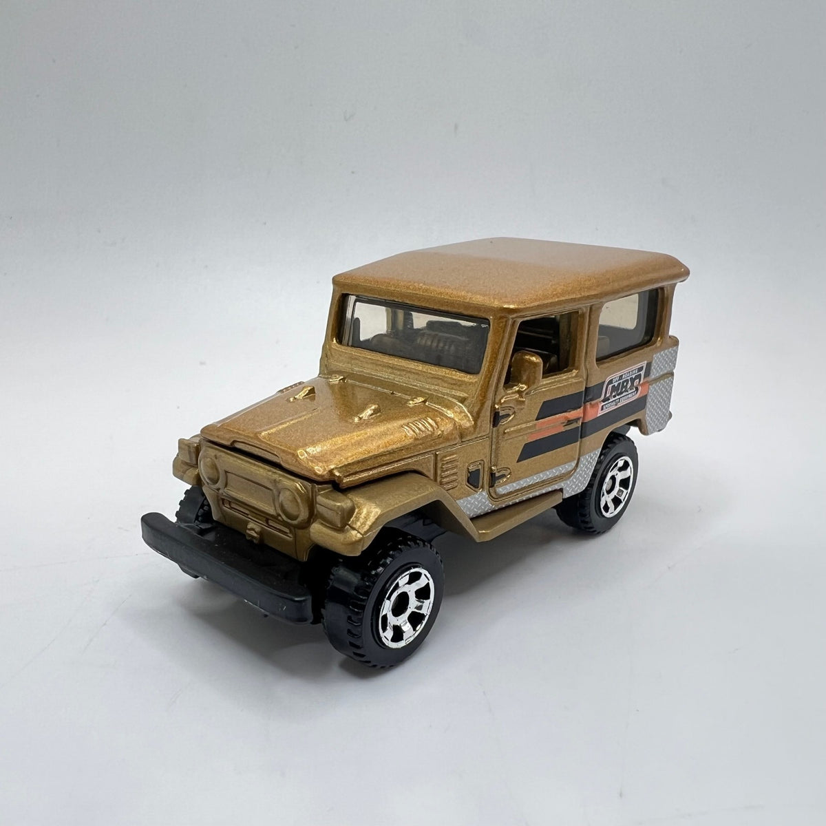 Matchbox Toyota FJ40 Land Cruiser 1968 Gold MBX LOOSE 1/64