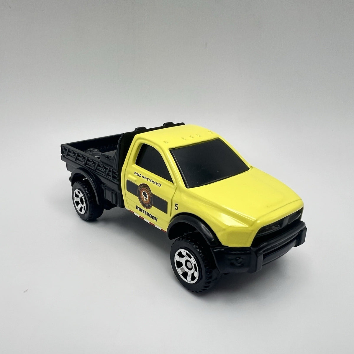 MATCHBOX 2023 CITY AVENTURE II - EXCLUSIVE 2016 RAM FLATBED YELLOW LOOSE