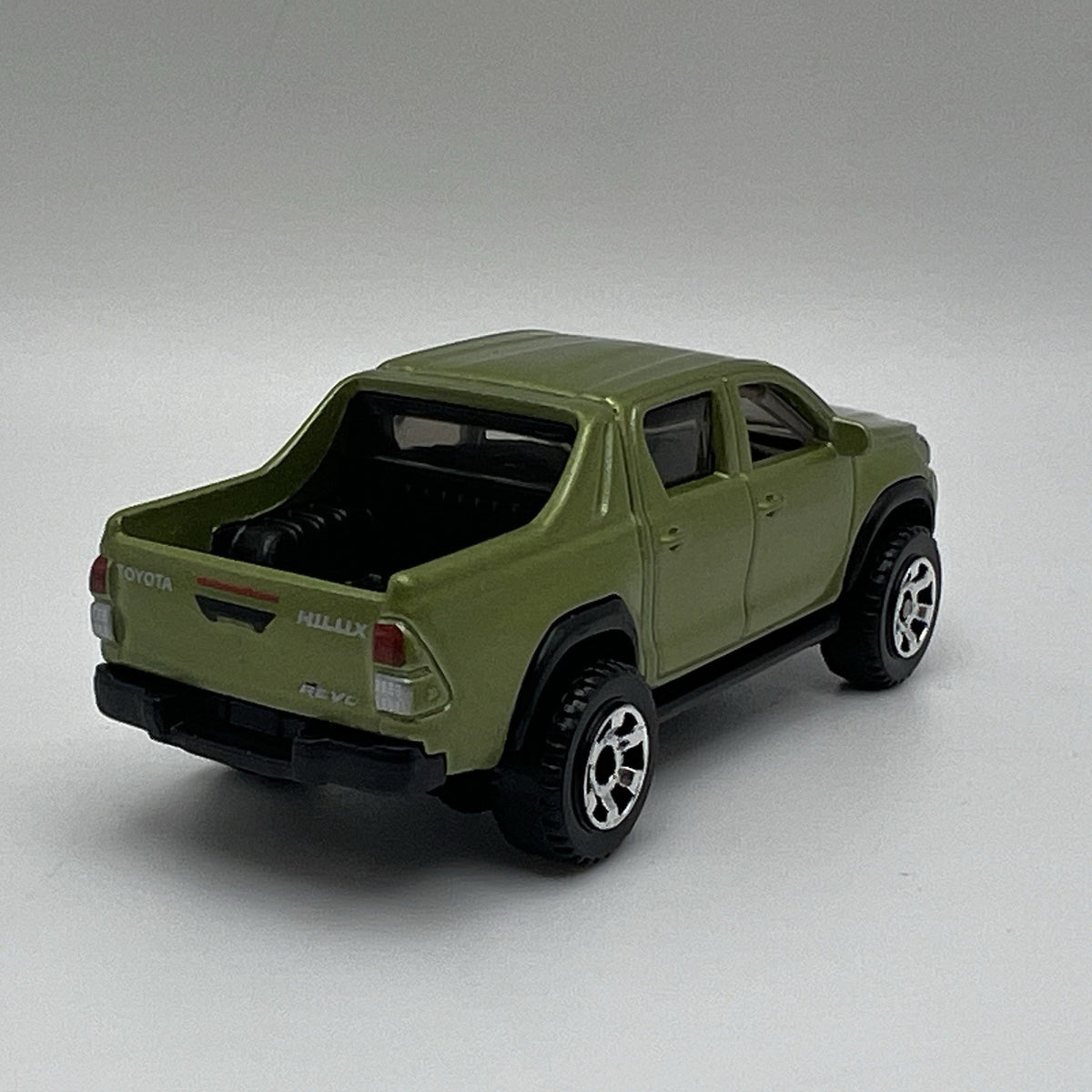 2018 Toyota Hilux Light Green 1:64 Scale Diecast Diorama Pickup Truck #40
