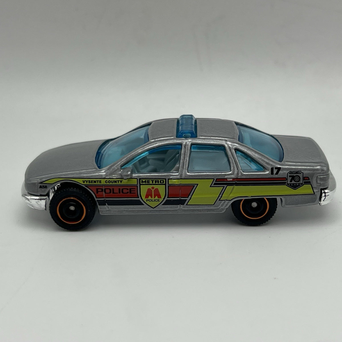 1994 94 Chevy Caprice Classic Polic Collectible 1/64 Scale Diecast Diorama Model
