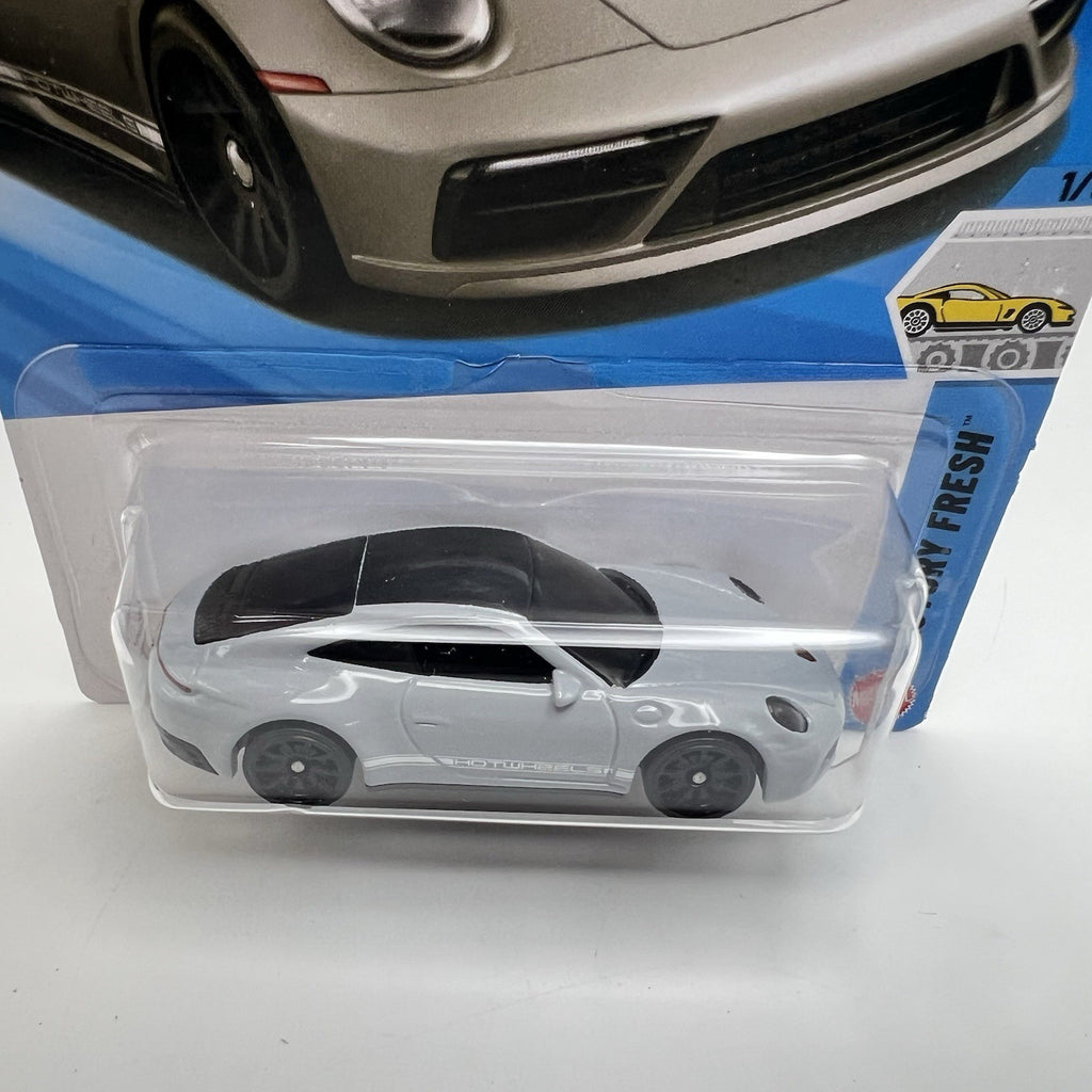 1:64 HOT WHEELS NEW FOR 2026 FACTORY FRESH GRAY PORSCHE 911 CARRERA T