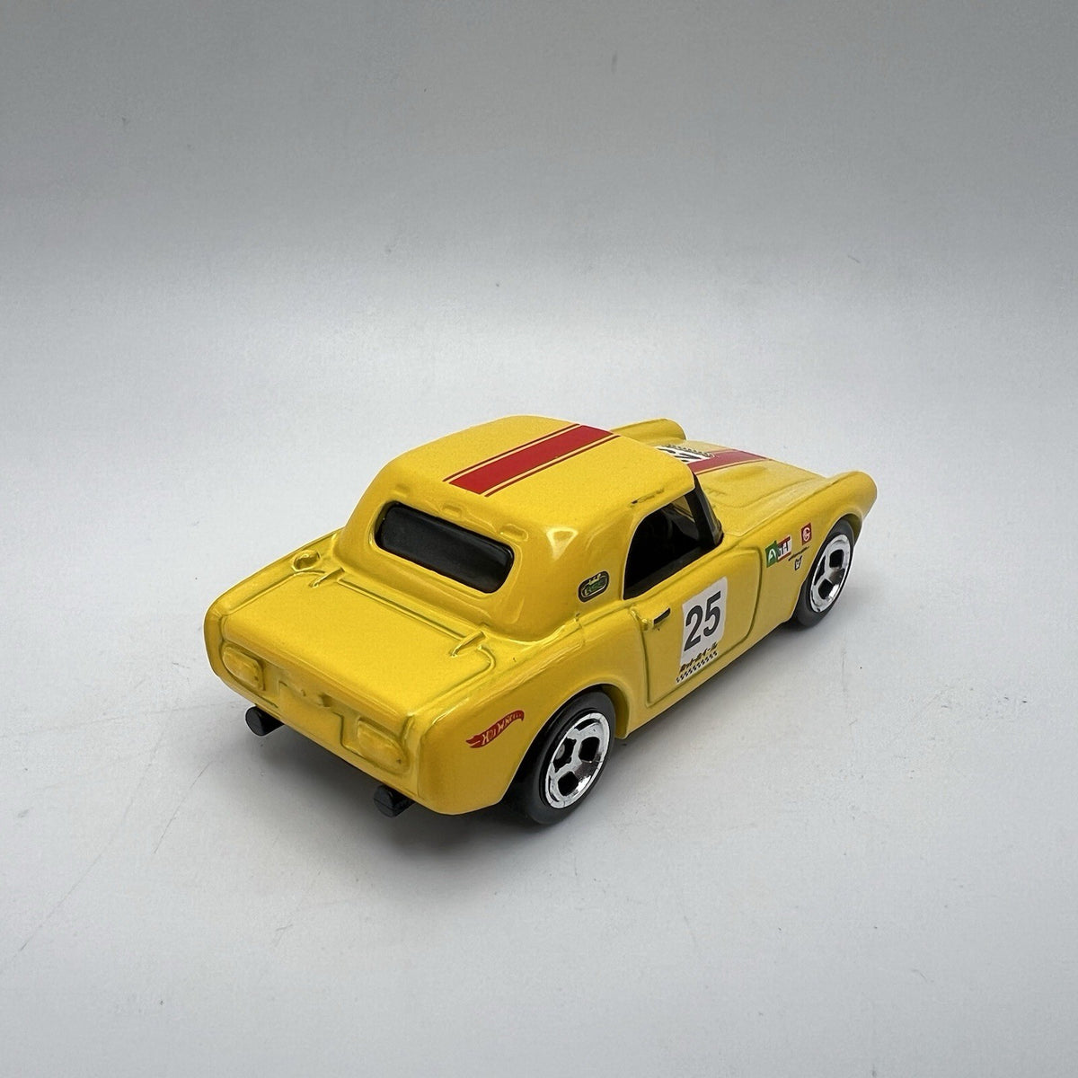 1966-1970 Honda S800 Racing Collectible 1/64 Scale Diecast Diorama Model