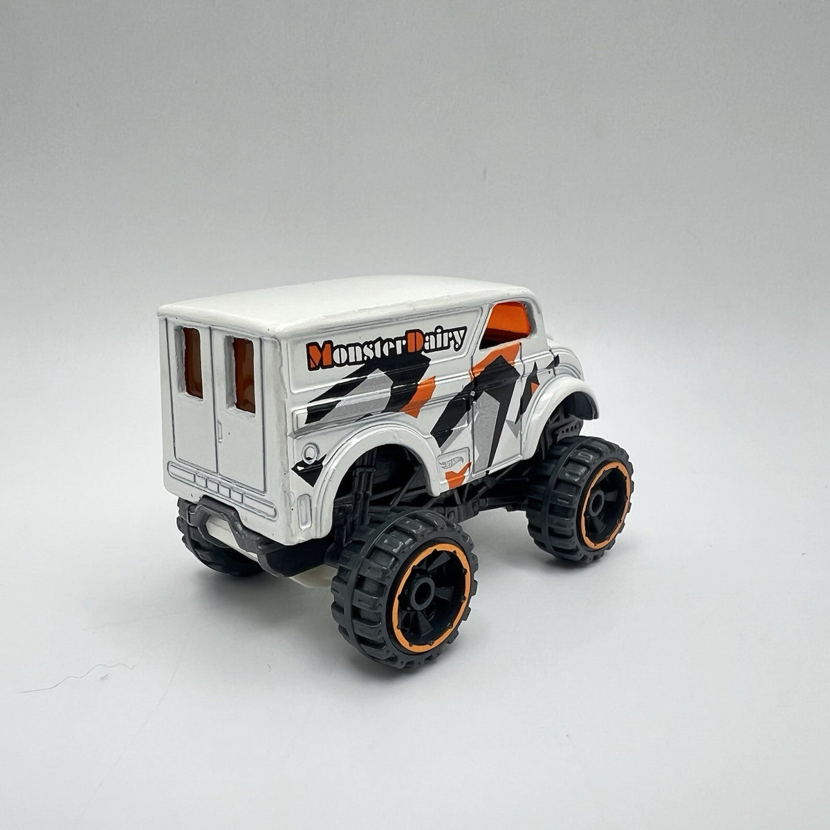 Hot Wheels Monster Dairy Delivery White Truck 1:64 LOOSE
