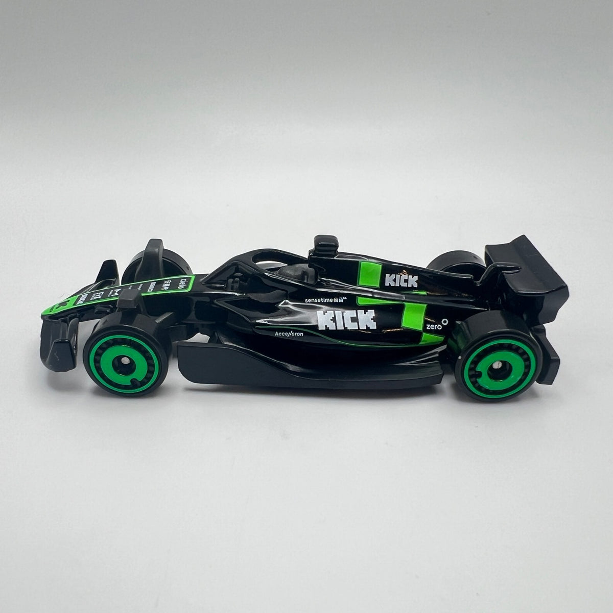Hot Wheels Kick Sauber F1 Black Green F1 Collection LOOSE 1/64