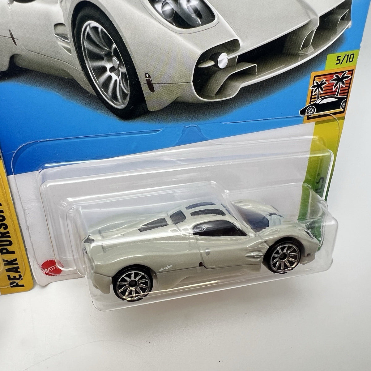 COMBO  Hot Wheels 2025 Pagani Utopia (WHITE - Exotics) (Blue - Peak Pursuit)