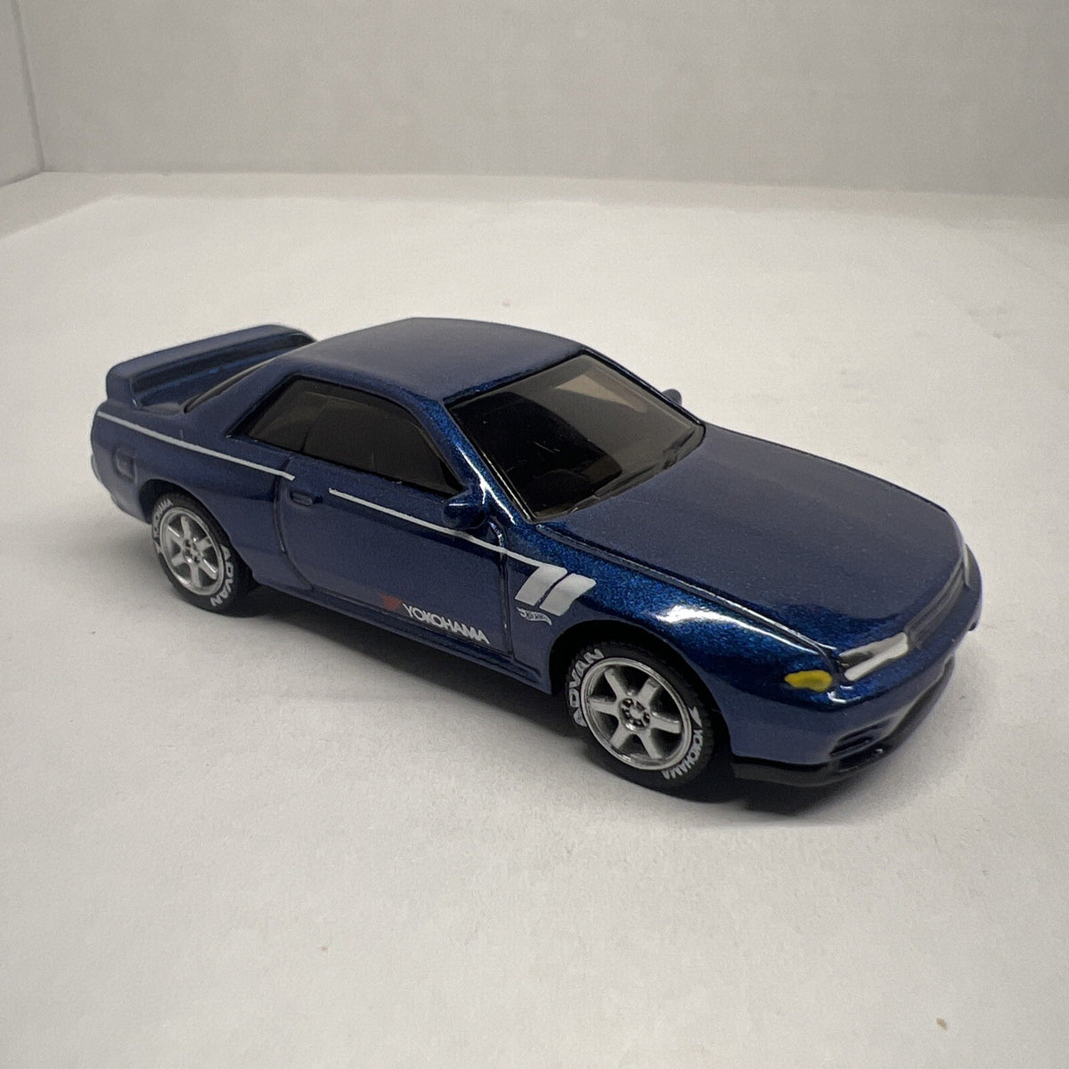 Hot Wheels Nissan Skyline GT-R R32 Dark Blue With Real Riders