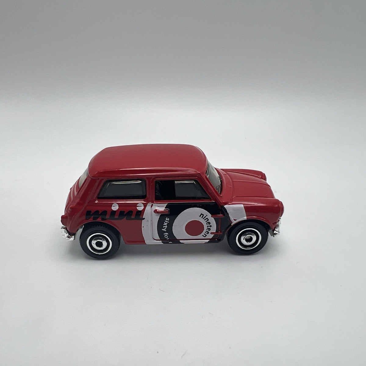 Matchbox 1964 Austin Mini Cooper 1275S Red 2013 1:64 Diecast Car