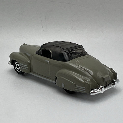 1941 41 Cadillac Series 62 Conv. Collectible 1/64 Scale Diecast Diorama Model