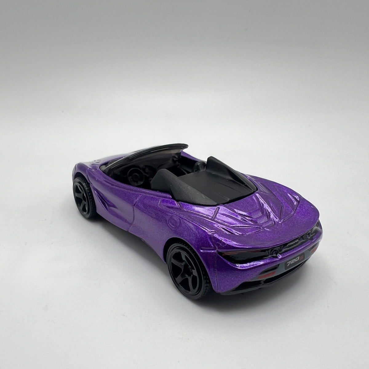 Matchbox 2019 McLaren 720S Spider Purple LOOSE 1/64