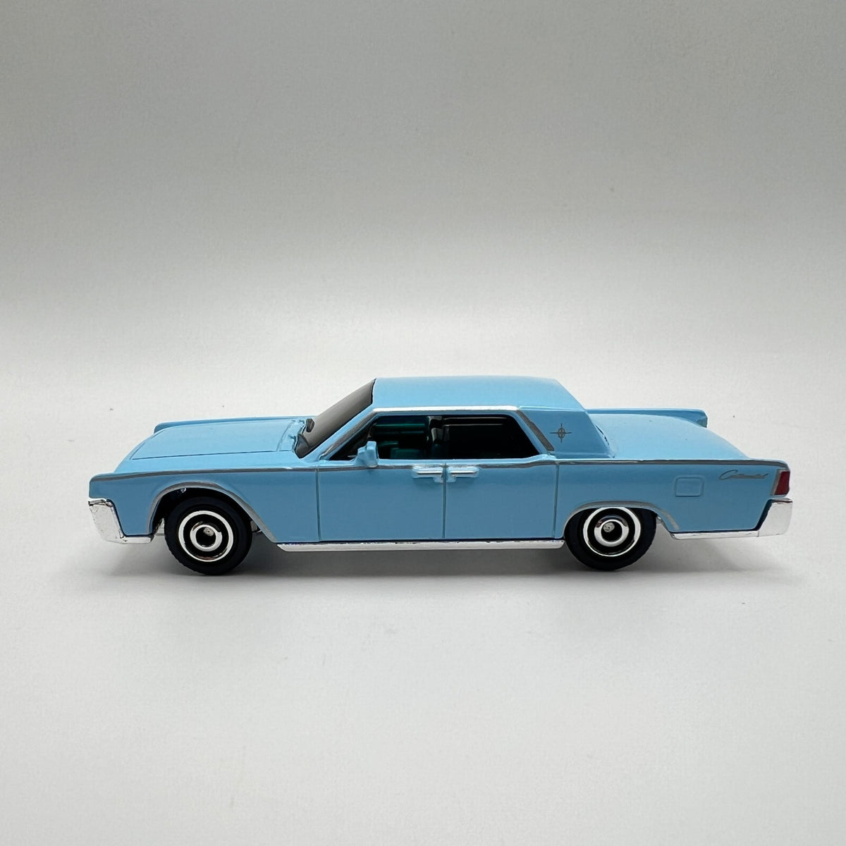 Matchbox 1964 Lincoln Continental Light Blue LOOSE 1/64