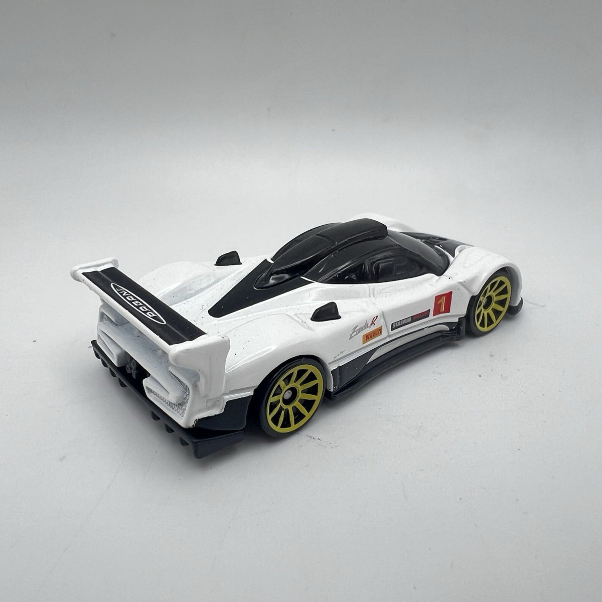 2009-2011 Pagani Zonda R Collectible 1/64 Scale Diecast Diorama Model