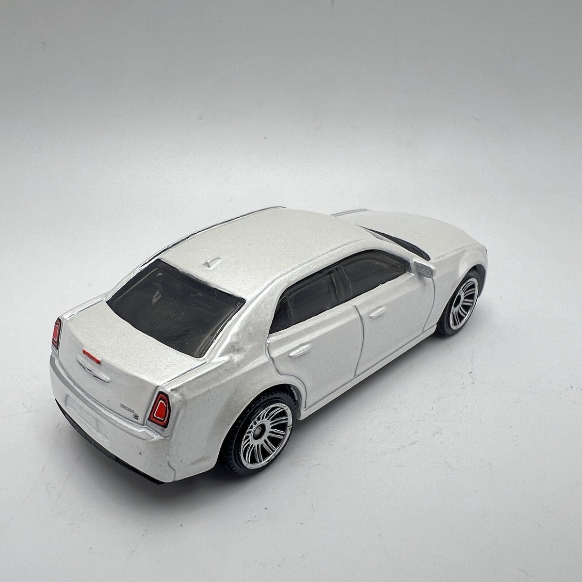 2015 15 Chrysler 300C Collectible 1/64 Scale Diecast Diorama Model