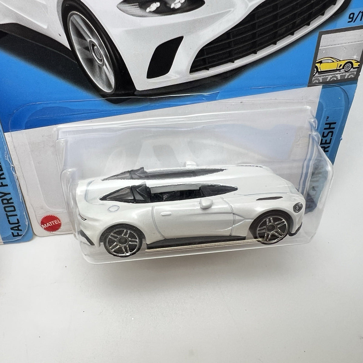 2 Car Lot Hot Wheels  Aston Martin V12 Speedster White & Black Factory Fresh